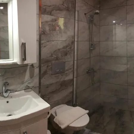 2 Hotel *